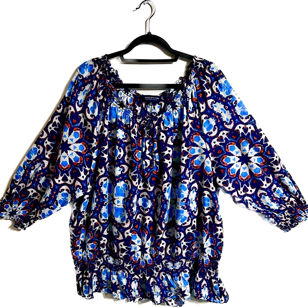 Jones New York Signature Woman blue print top. Elastic neck and waist. Size3X